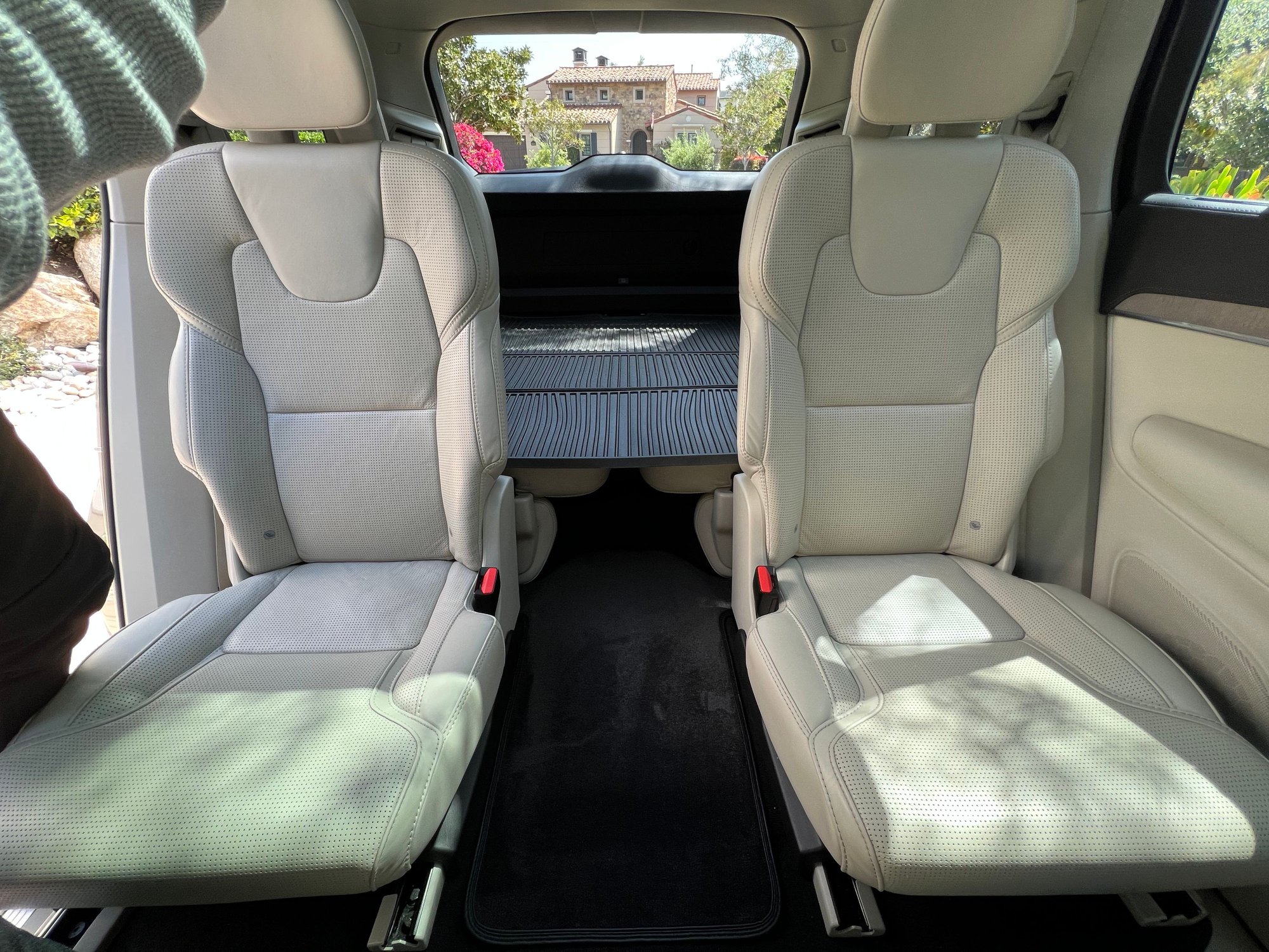 2020 Volvo XC90 - 2020 Volvo XC90 T6 Inscription 6 Passenger 28K Miles Original Owner Meticulously Main - Used - VIN YV4A221L0L1565685 - 29,000 Miles - 4 cyl - AWD - Automatic - SUV - Gray - San Diego, CA 92127, United States