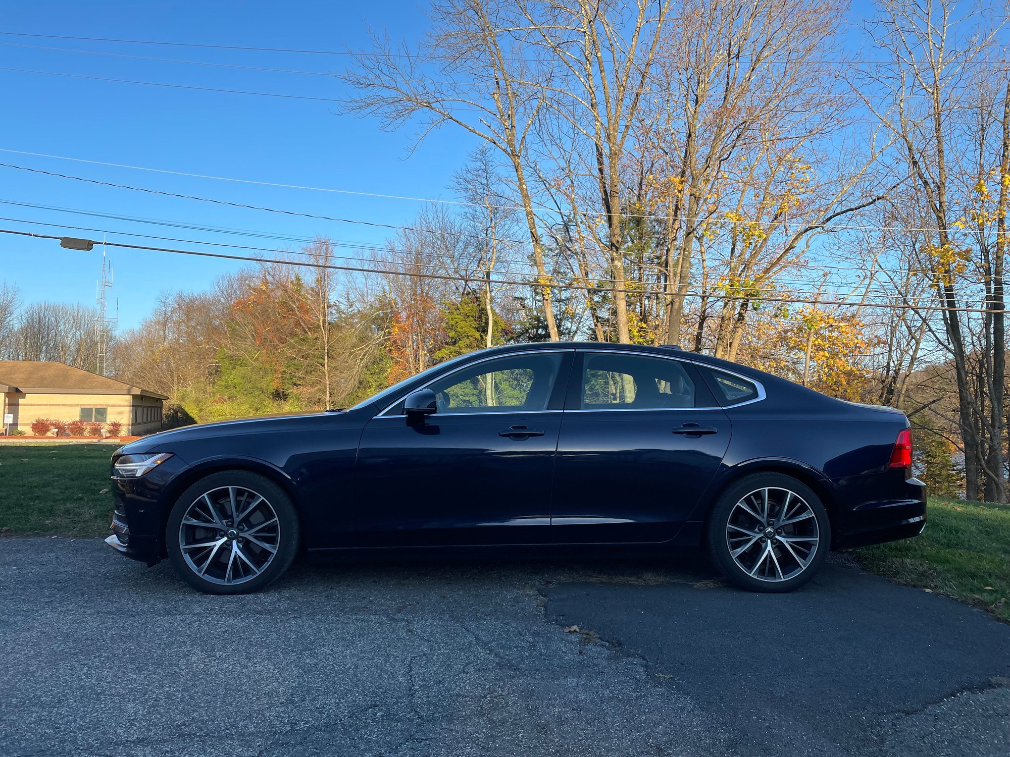 2017 Volvo S90 - 2017 Blue S90 T6 Momentum - Used - VIN YV1A22MKXH1005941 - 120,000 Miles - 4 cyl - AWD - Automatic - Sedan - Blue - Sparta, NJ 07871, United States