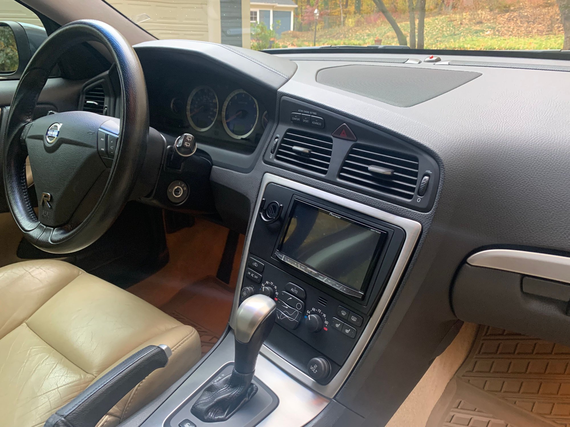 2007 Volvo V70 - 2007 V70R Grey/ Gold Gobi One owner well maintained excellent condition $ - Used - VIN YV1SJ527872632797 - 137,123 Miles - 5 cyl - AWD - Automatic - Wagon - Gray - Hinckley, OH 44233, United States