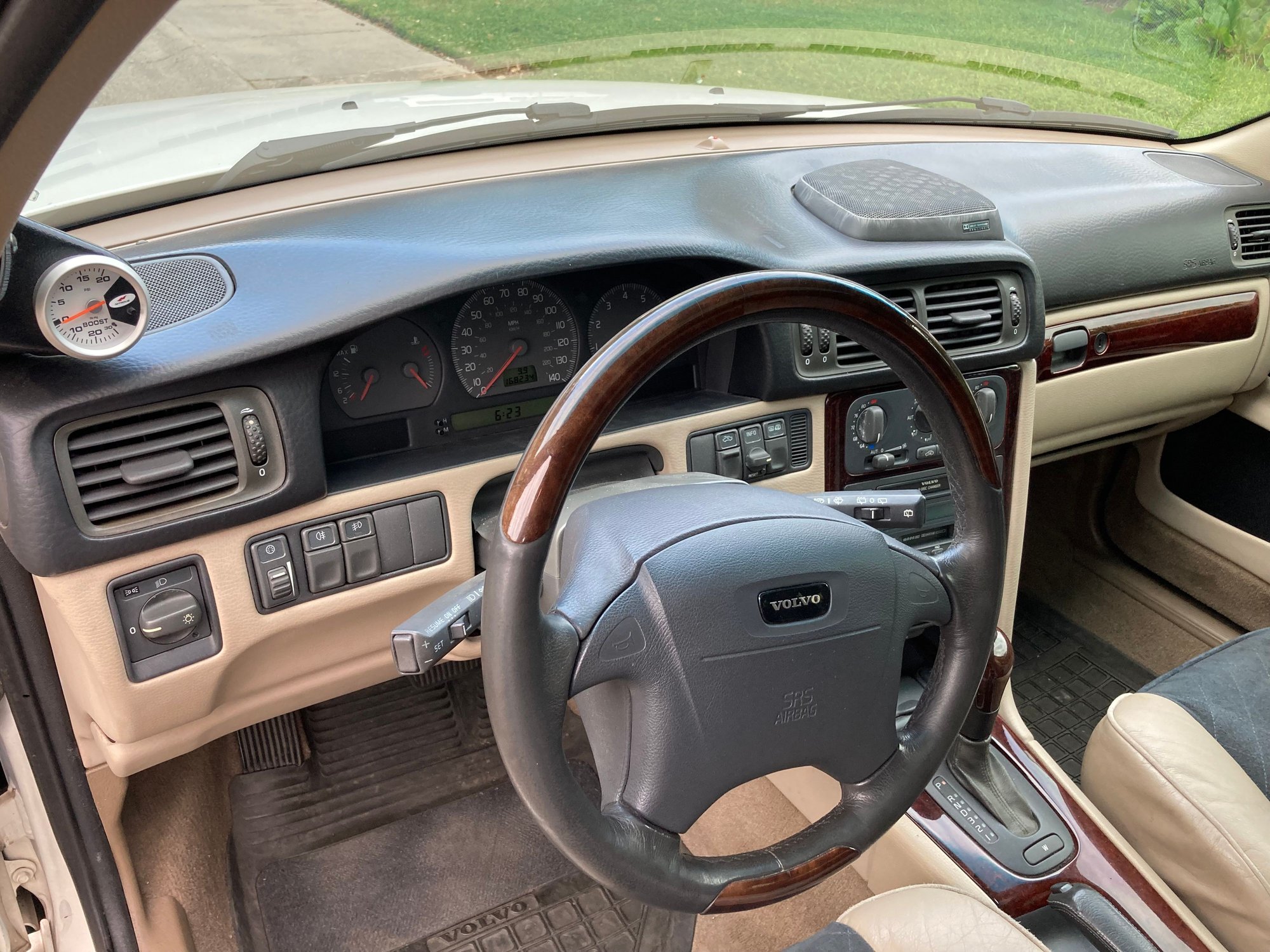 2000 Volvo V70 - 2000 VOLVO V70 V70R GLT AUTO TURBO CLEAN special interior - Used - VIN YV1LW56D4Y2637129 - 164,200 Miles - 5 cyl - 2WD - Automatic - Wagon - White - Sacramento, CA 95832, United States