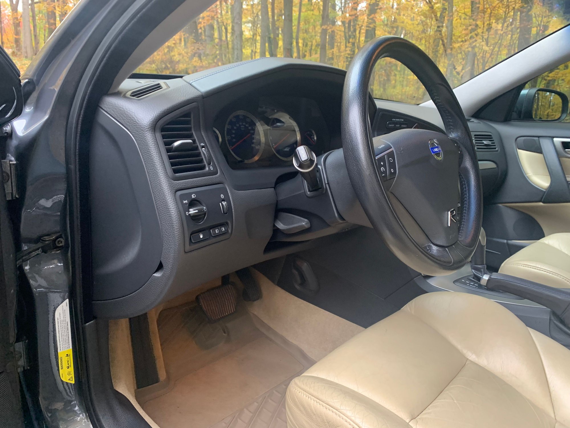 2007 Volvo V70 - 2007 V70R Grey/ Gold Gobi One owner well maintained excellent condition $ - Used - VIN YV1SJ527872632797 - 137,123 Miles - 5 cyl - AWD - Automatic - Wagon - Gray - Hinckley, OH 44233, United States