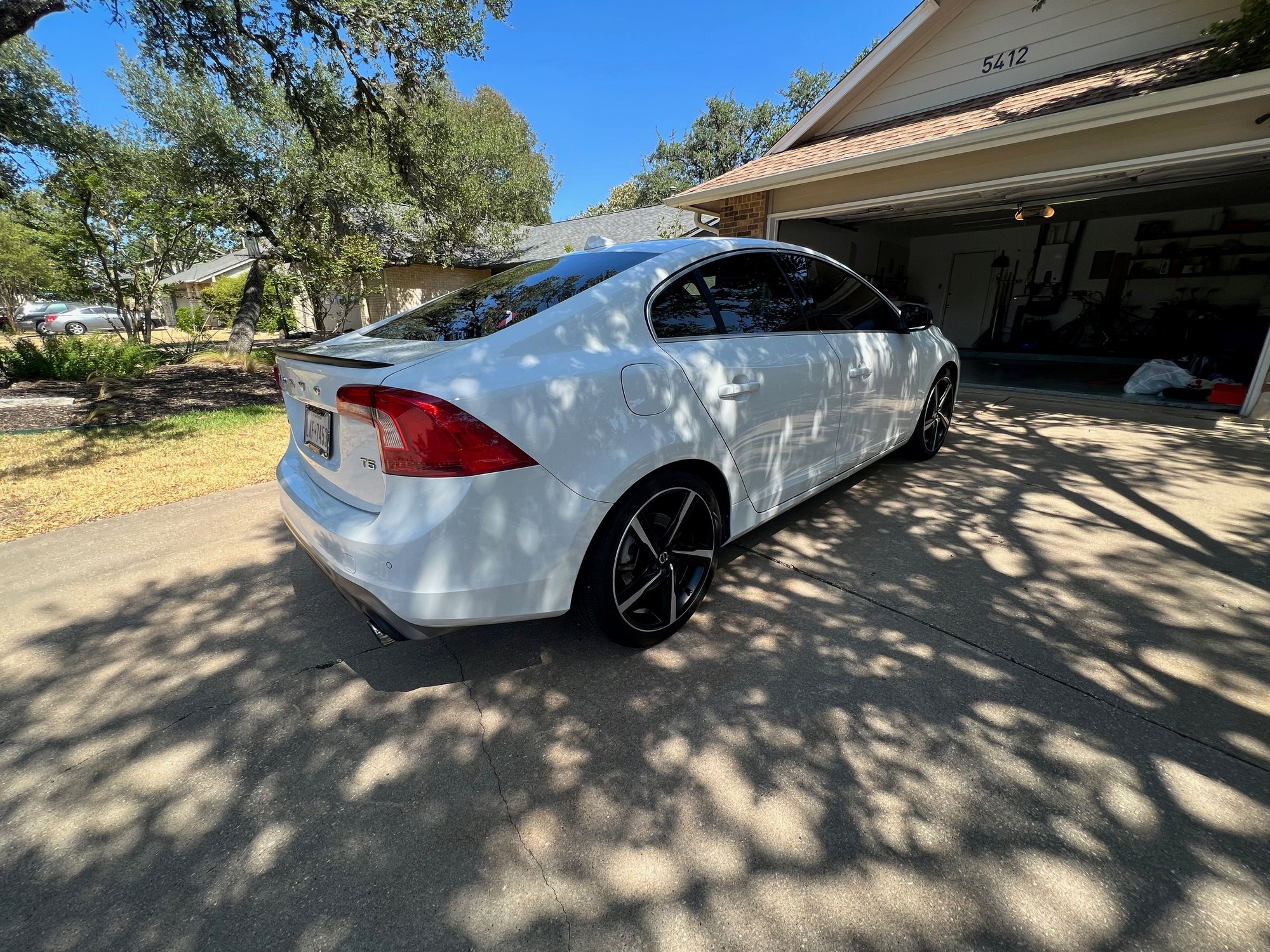 2016 Volvo S60 - 2016 Volvo S60 T5 R-Design with CPO Warranty til Nov. 2025 - Used - VIN YV126MFP1G2395379 - 4 cyl - 2WD - Automatic - Sedan - White - Austin, TX 78749, United States