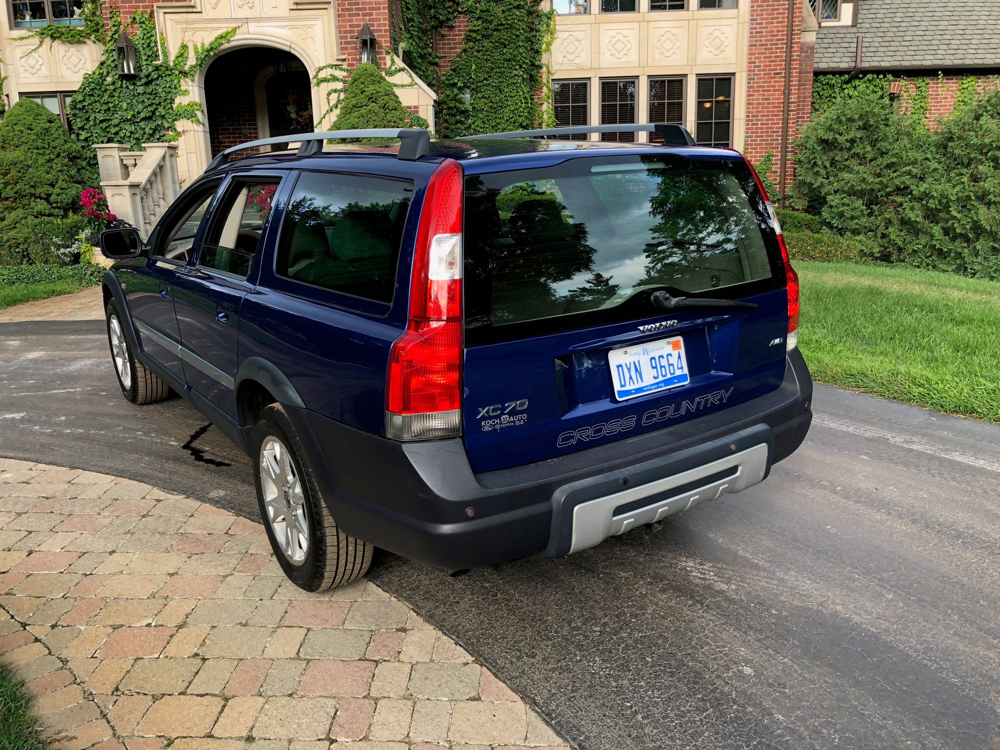 2006 Volvo XC70 - 2006 Volvo XC70  2.5T Ocean Race Edition Wagon 4D - Used - VIN YV4SZ592361233290 - 207,298 Miles - 5 cyl - AWD - Automatic - Wagon - Blue - Novi, MI 48375, United States