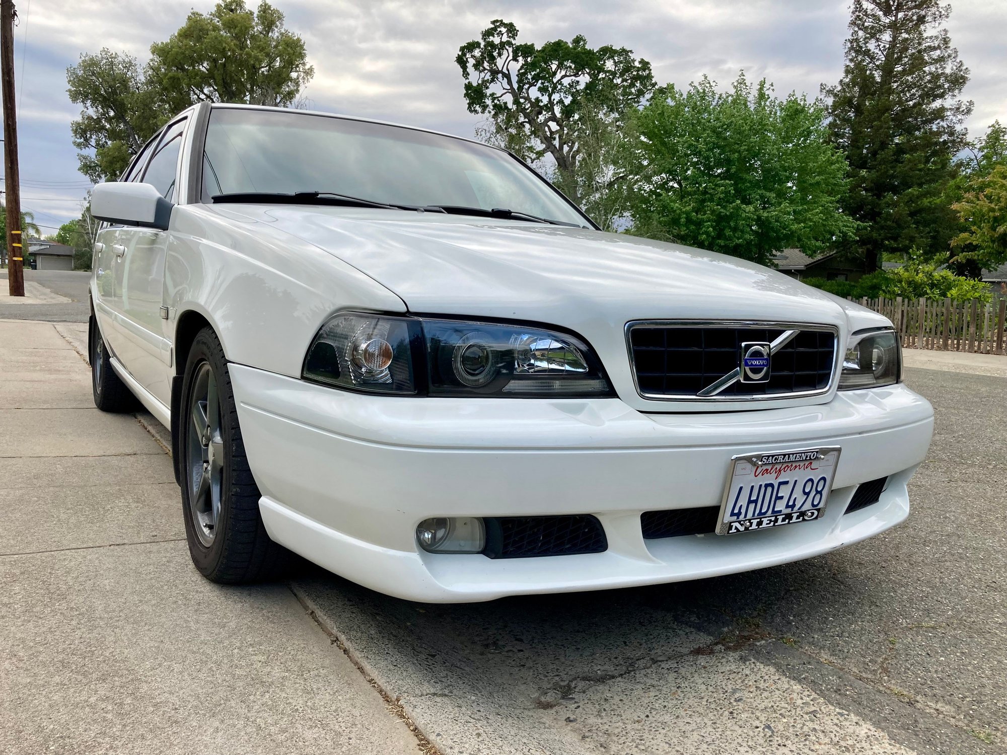 2000 Volvo V70 - 2000 VOLVO V70 V70R GLT AUTO TURBO CLEAN special interior - Used - VIN YV1LW56D4Y2637129 - 164,200 Miles - 5 cyl - 2WD - Automatic - Wagon - White - Sacramento, CA 95832, United States