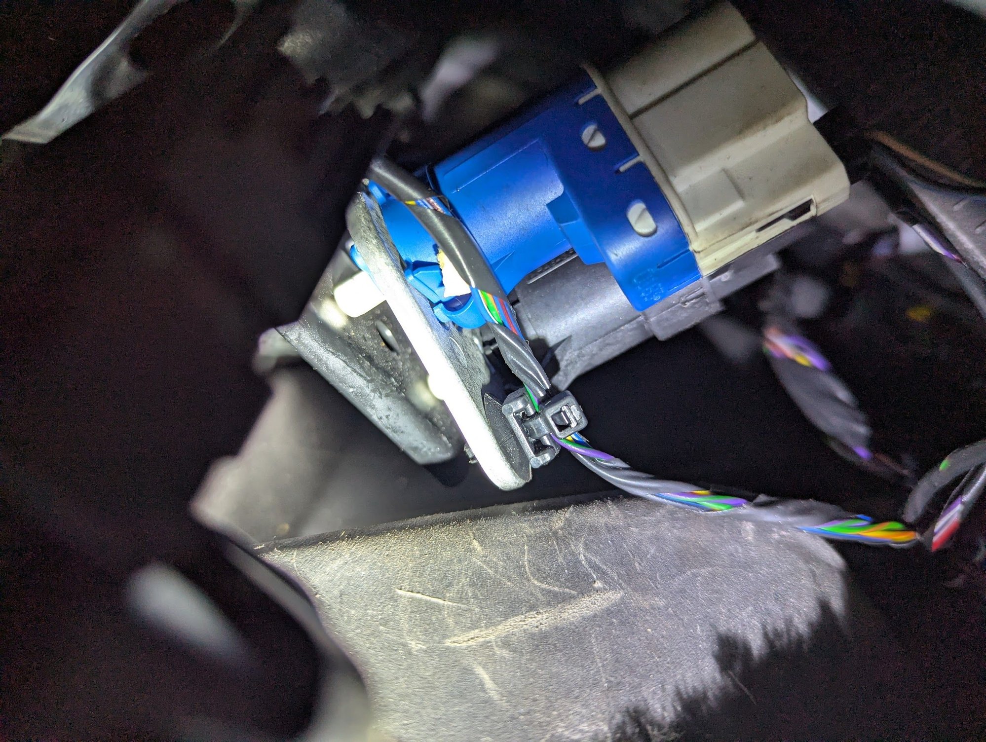 Heres the faulty (I think) sensor in place 