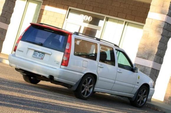 Mismatched rear spoiler off of an 850