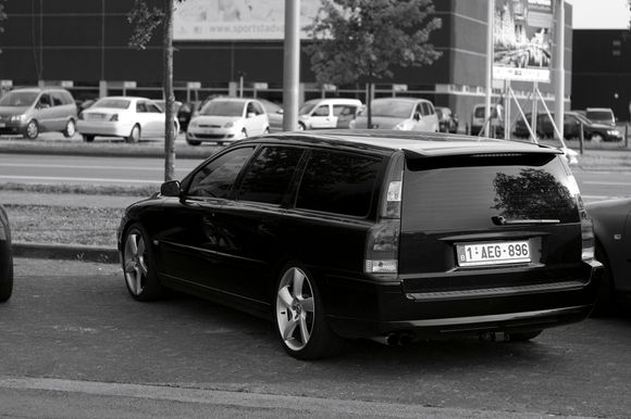 Philken's 2005 V70R black&amp;white