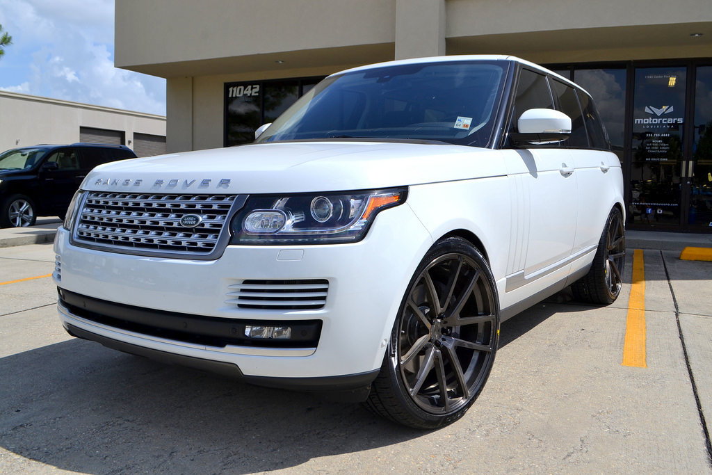 Range Rover White w/ Candy Black Velos Solo V