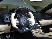 After:
Gallardo Spyder with our Carbon Sport steering wheel installed