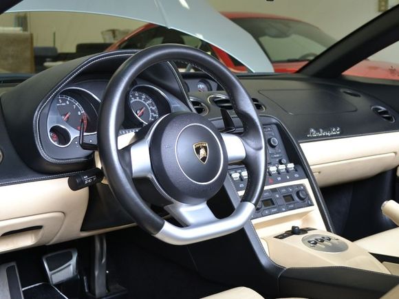 Before:
OE 2008 Lamborghini Gallardo steering wheel