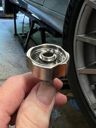 Drain valve activator cap. Screwing this cap onto the valve body opens the valve to start oil flowing through the attached drain tube.