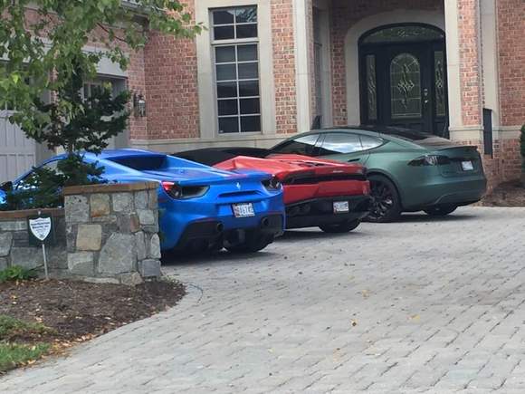 Awesome trio spotted in Maryland.
Taken by: Omar Lazo 
#ferrari #488gtb #lamborghini #huracan #teslamodels #maryland