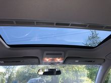 Clean sunroof.  Use to fully function. Foto shown is without the  updated mirror and LED lights