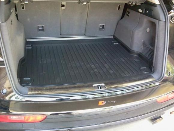 S-Line Stainless Steel rear deck lid &amp; Rear Mat - No, it's not an S-line, the deck lid had already been scratched and liked this stainless steel cover !
