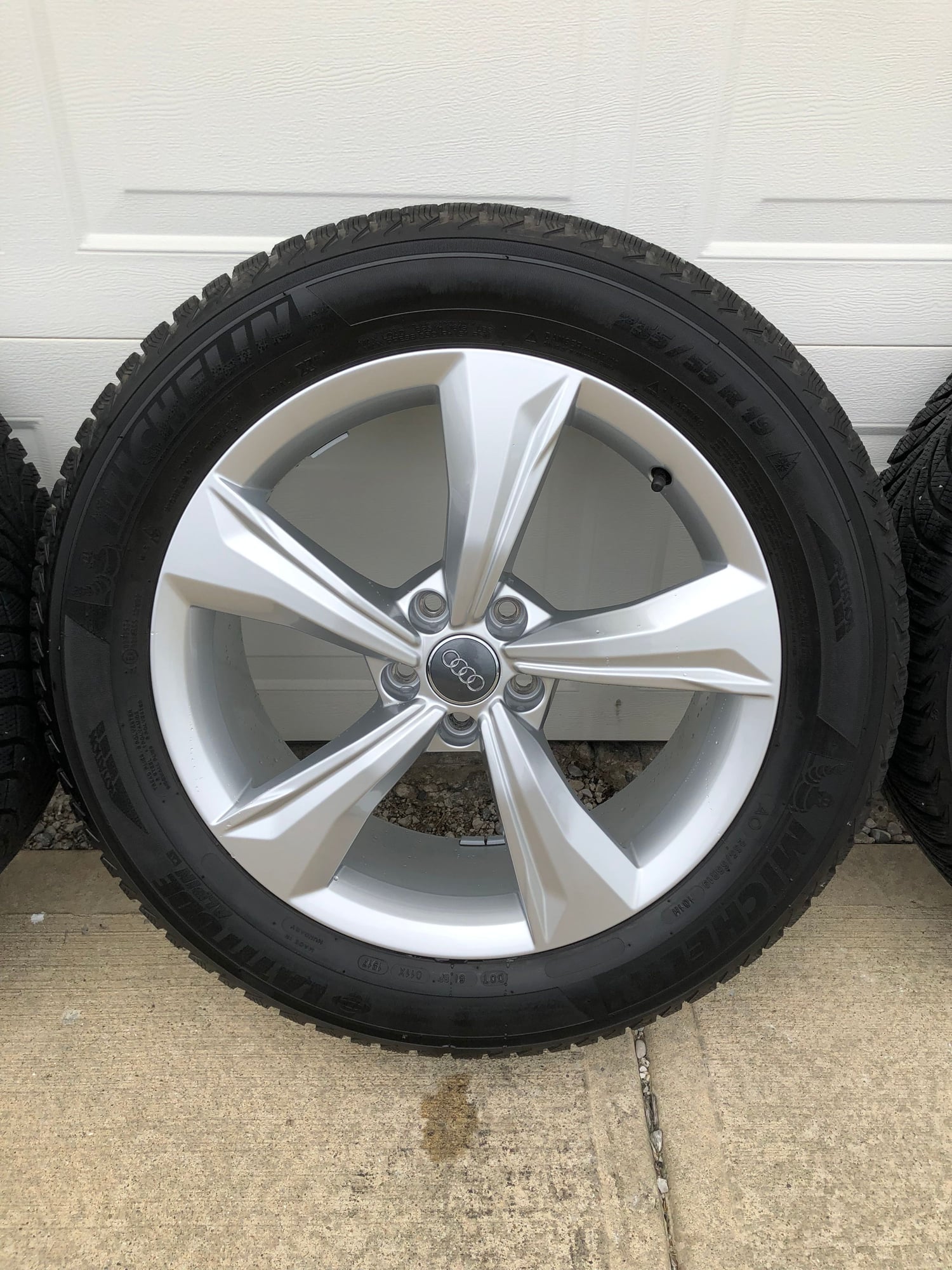 Wheels and Tires/Axles - Audi Q5 SQ5 OEM 19 Inch Winter Tire Wheel Package NPN071070 235/55/19 7J - Used - 2017 to 2021 Audi Q5 - 2017 to 2021 Audi SQ5 - Carmel, IN 46074, United States