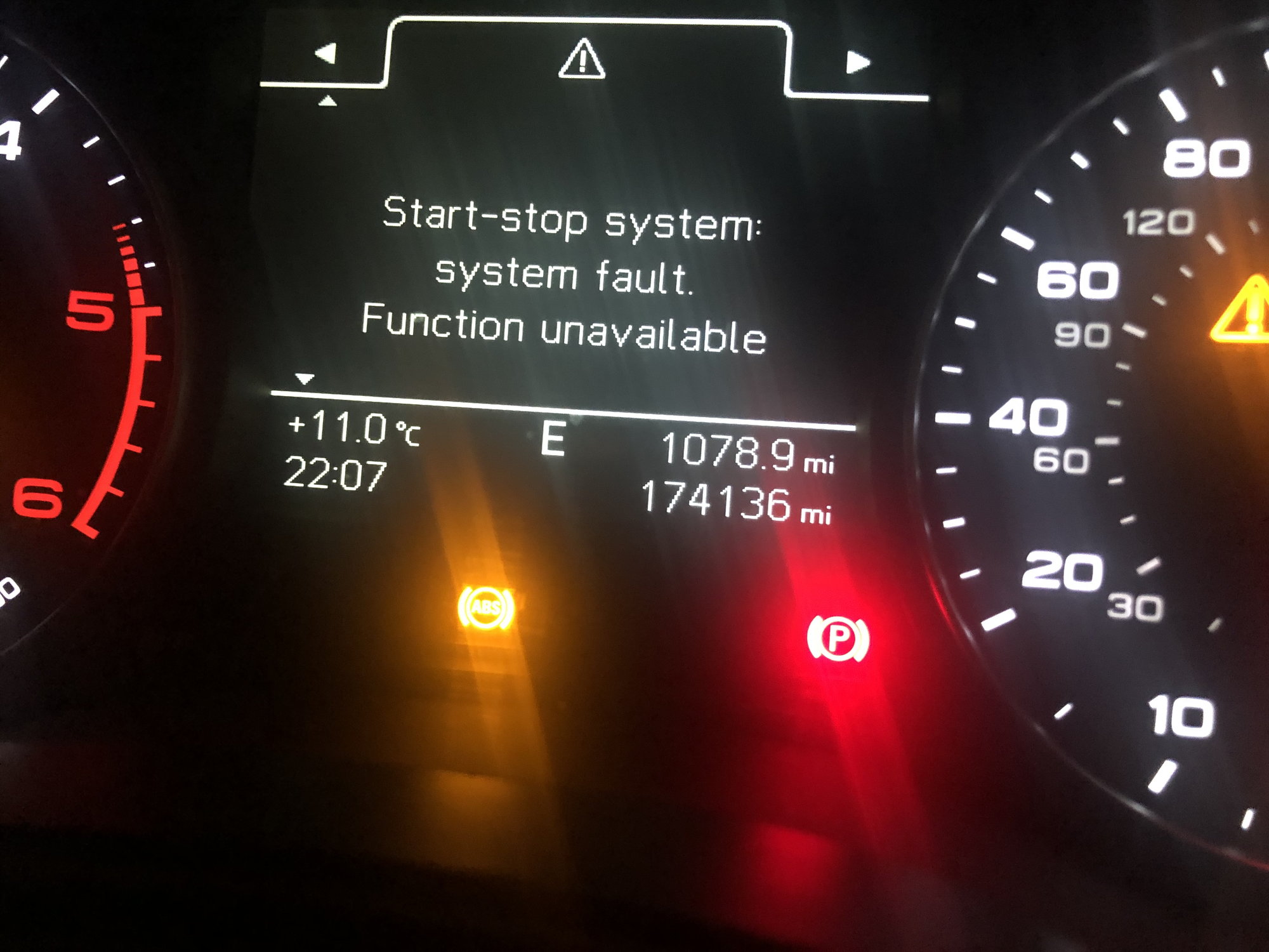Battery fault. Brake System Fault. ESP Fault see owner's manual Audi a6 c6 3.2. Parking Brake Fault Пежо 3008. Stop Brake Fault service manual.