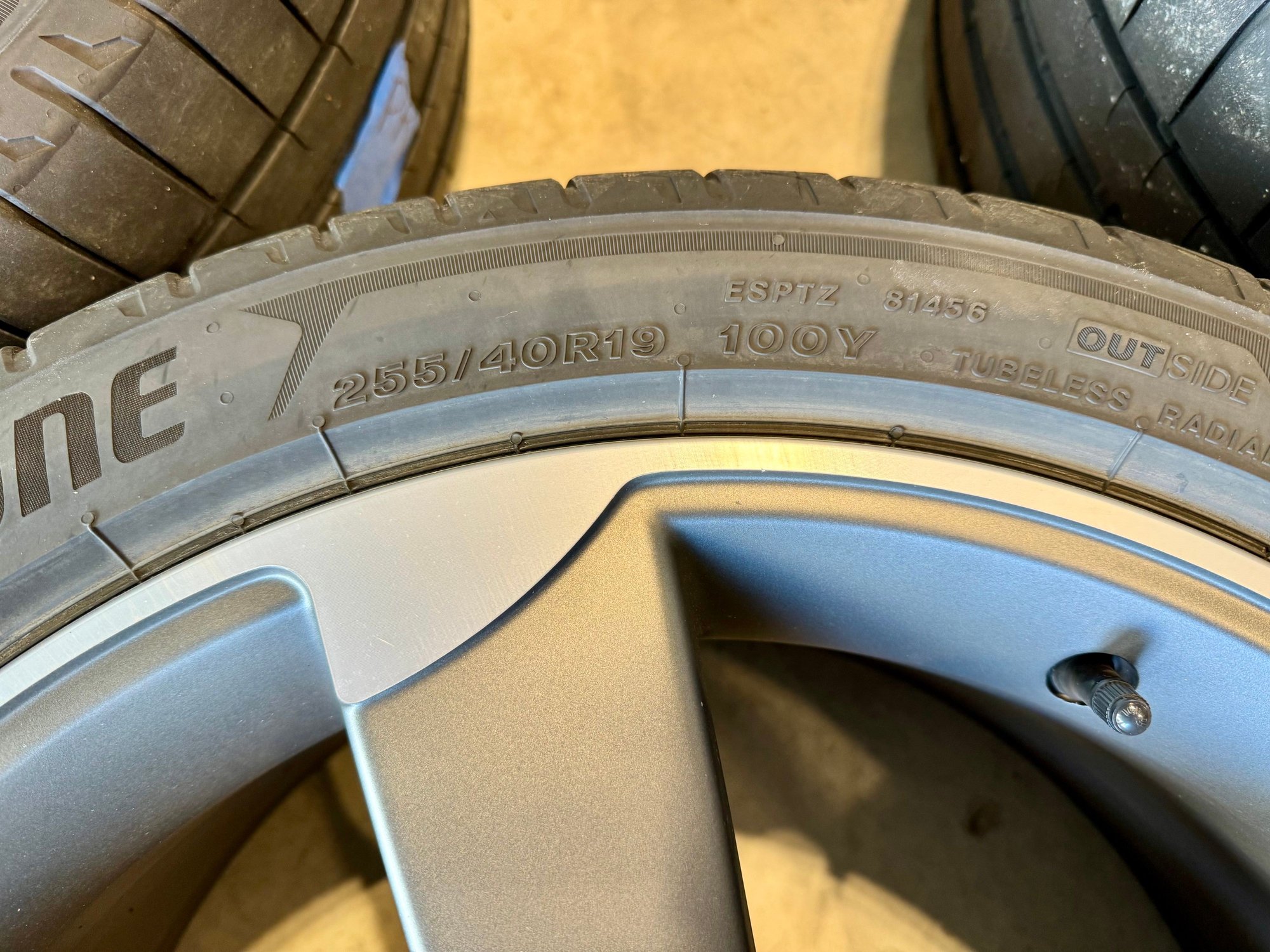 FS (4) 19x8.5 et25 Hartmann Rotor Reps with 255/40/19 Potenza Sport