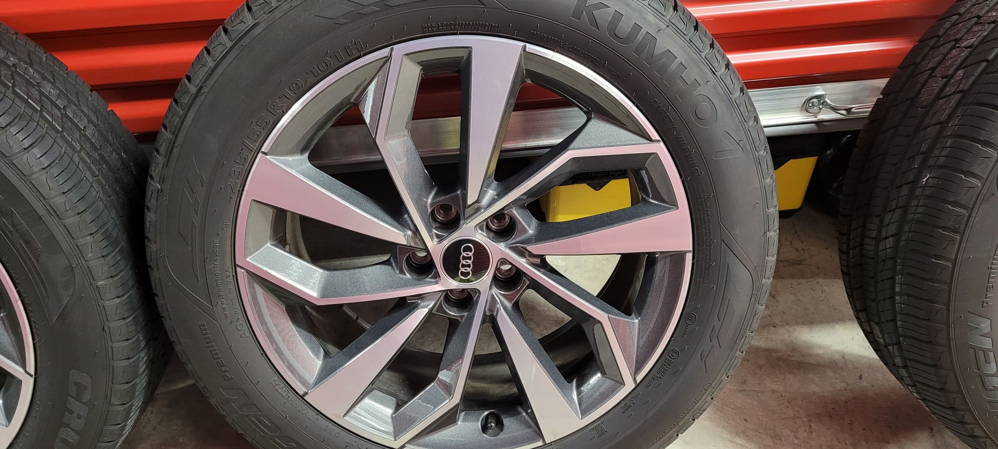 Wheels and Tires/Axles - OEM Q5 19 inch wheels/tires - Fort Worth - Like New - Used - 2022 Audi Q5 - Fort Worth, TX 76131, United States