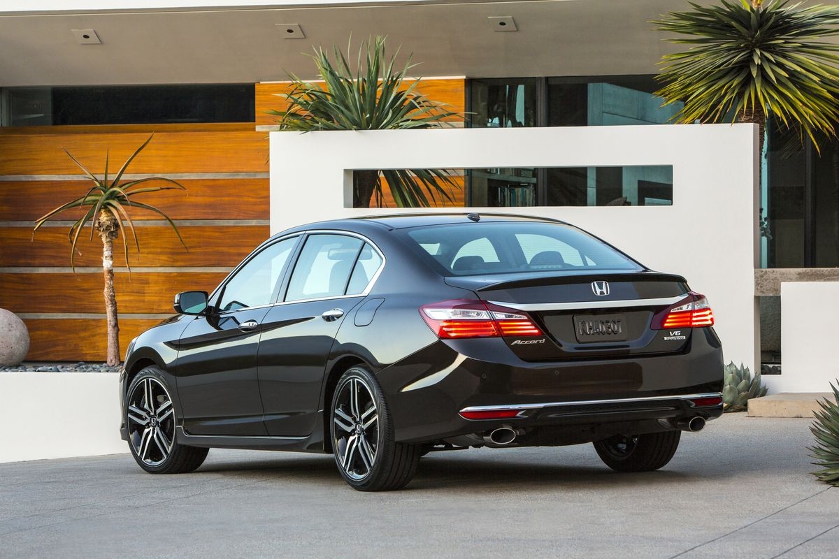 2016 Honda Accord Review - CarsDirect