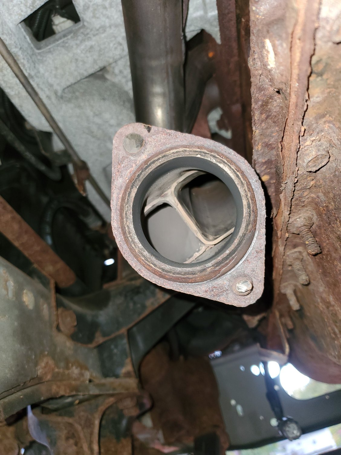 4.0L exhaust manifold to downpipe bolt removal and replacement bolt