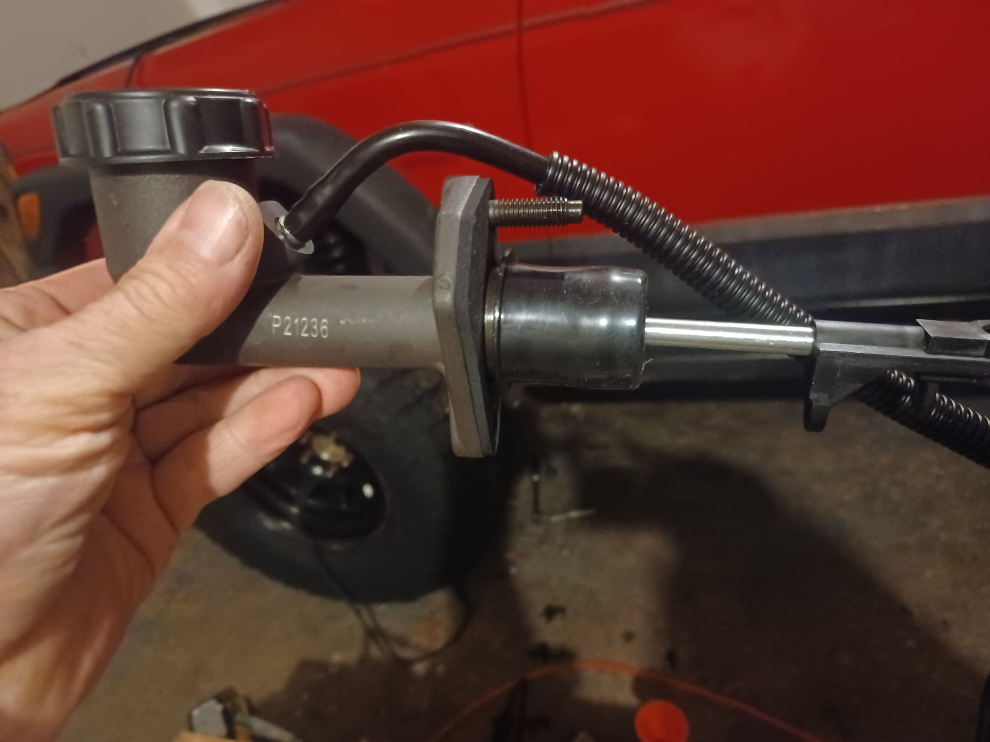 Clutch masterslave cylinder assembly I need some help guys!! Jeep