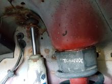 Passenger side looks like it has some rust to be dealt with on the shock