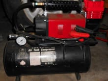I mounted a spare 12v 150lpm compressor on a 12L tank with auto on/off pressure switch