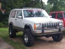 Right after gettin er back from the shop. all washed and waxed with 5.5&quot; of lift and the 32x1150x15 mastercraft courser mt's. 8)