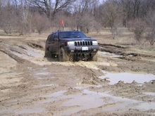 Grand Cherokee coming out of the mud pit, it looked deeper then it really was, thats what is great about Cliff's, it has so many different places to explore.