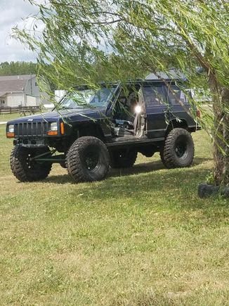 Brandonrcm's Jeep sitting majestic af