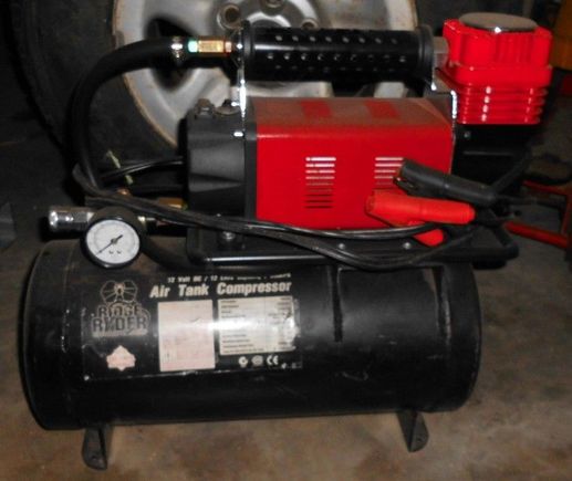 I mounted a spare 12v 150lpm compressor on a 12L tank with auto on/off pressure switch