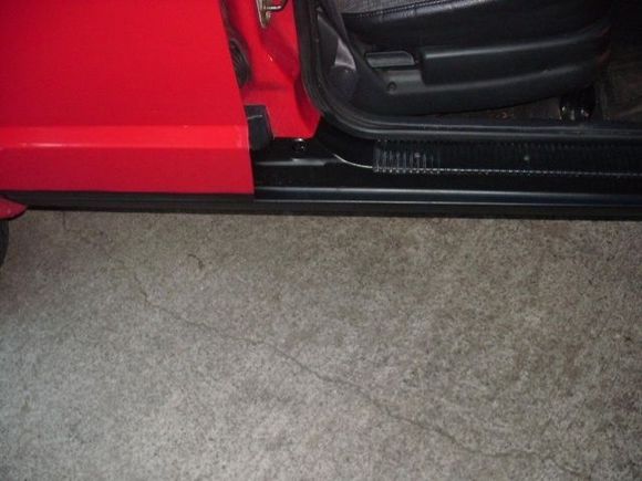 Planned on driving the 00xj this winter so i sprayed the rockers and inside doors with bed liner.. then got 2 more jeeps so this one is stored till spring..
