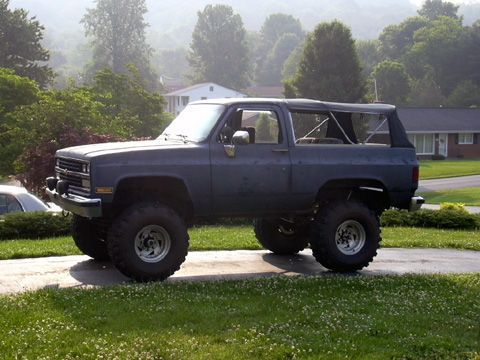My old blazer - 6" lift, rear shackle flip, 2" body, 14 bolt rear w/ detroit locker, 10 bolt front, 4.10 gears, 38.5" swampers, many many many upgrades