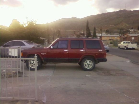 My Stock Jeep Cherokee Laredo 91 with a 96 4.0 High Ouput engine.