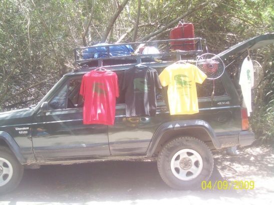EXIBICION DE PLAYERAS Y ARTESANIAS exibit of shirts &amp; crafts