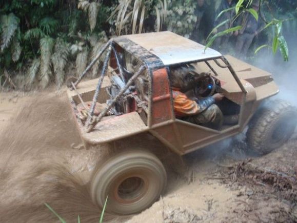253895 2161157383698 1089478680 32647397 5061303 n[1]
Paidie,and his home built buggie, 3.8 injected V6,Coilovers, wheel brakes, Goes like a cut cat.