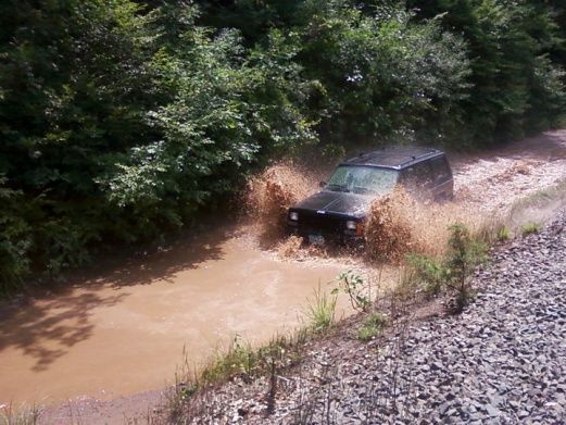 summer 2011 before any lift just 31's playin in mucky water down by the fishin hole
