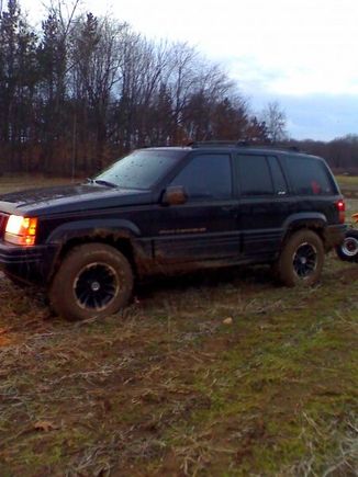 just muddin... fords gettin pulled out in the background.