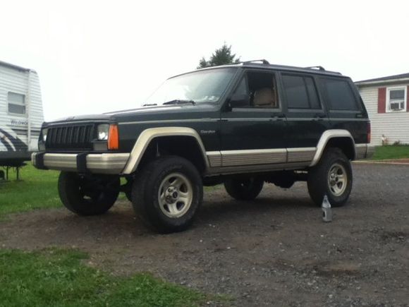 The 3.5" lift installed with 235's. 31's soon to come!