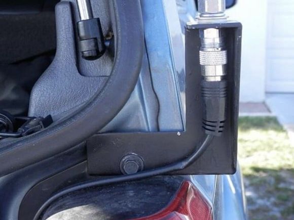 Installed on a 97+ Jeep Cherokee XJ, finished with black rustoleum. A slight bend applied to the top-left of the mount to fit around the lip below the back hatch gasket. 