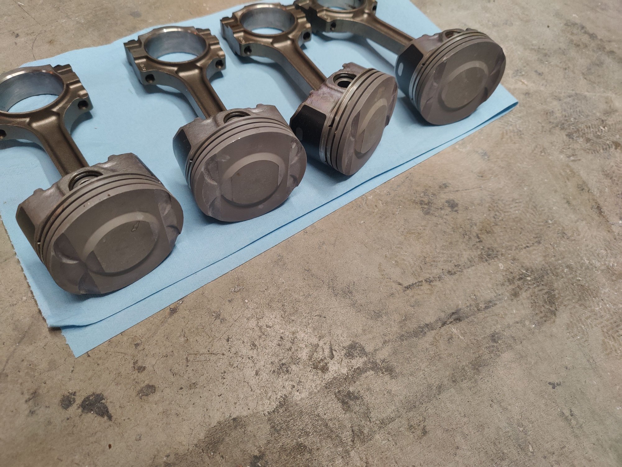 Engine - Internals - 4 New Pistons on Refurbished Connecting Rods - New - 2009 to 2011 Chevrolet HHR - Las Vegas, NV 89129, United States