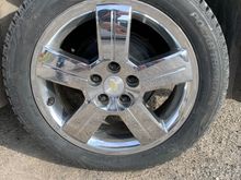 2LT 17” fantastic plastic wheel, there’s a Pontiac G6 aluminium rim under the plastic and foam adhesive 