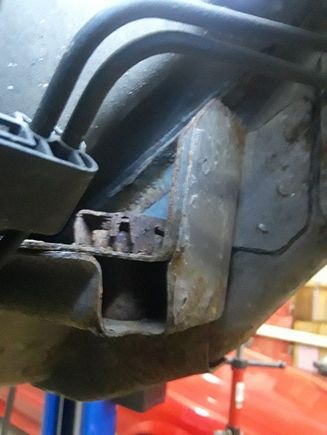 Driver’s side of his HHR , I hope I can get in there without dropping the cradle 