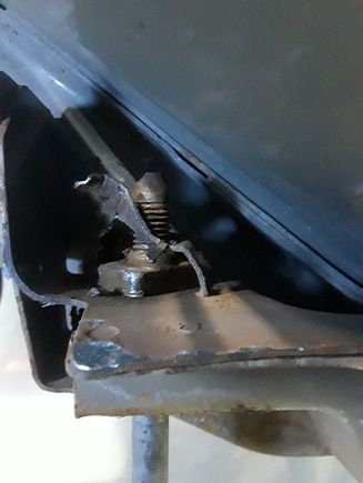 This is the passenger side, thanks to fastsuv for these photos! 