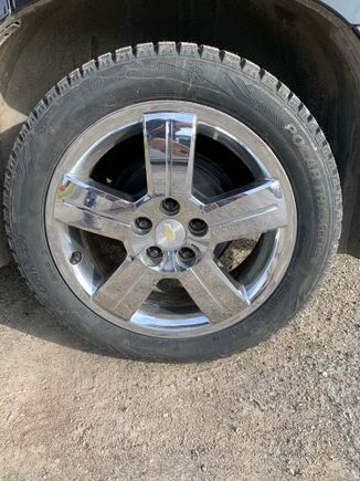 2LT 17” fantastic plastic wheel, there’s a Pontiac G6 aluminium rim under the plastic and foam adhesive 