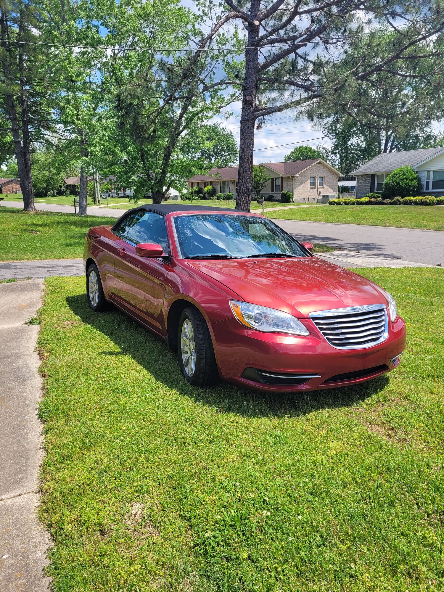 2012 Chrysler 200 - 2012 Chysler 200 2.4L with a knocking engine - Used - VIN 1C3BCBEB2CN125954 - 170,000 Miles - 4 cyl - 2WD - Automatic - Convertible - Red - Hendersonville, TN 37075, United States