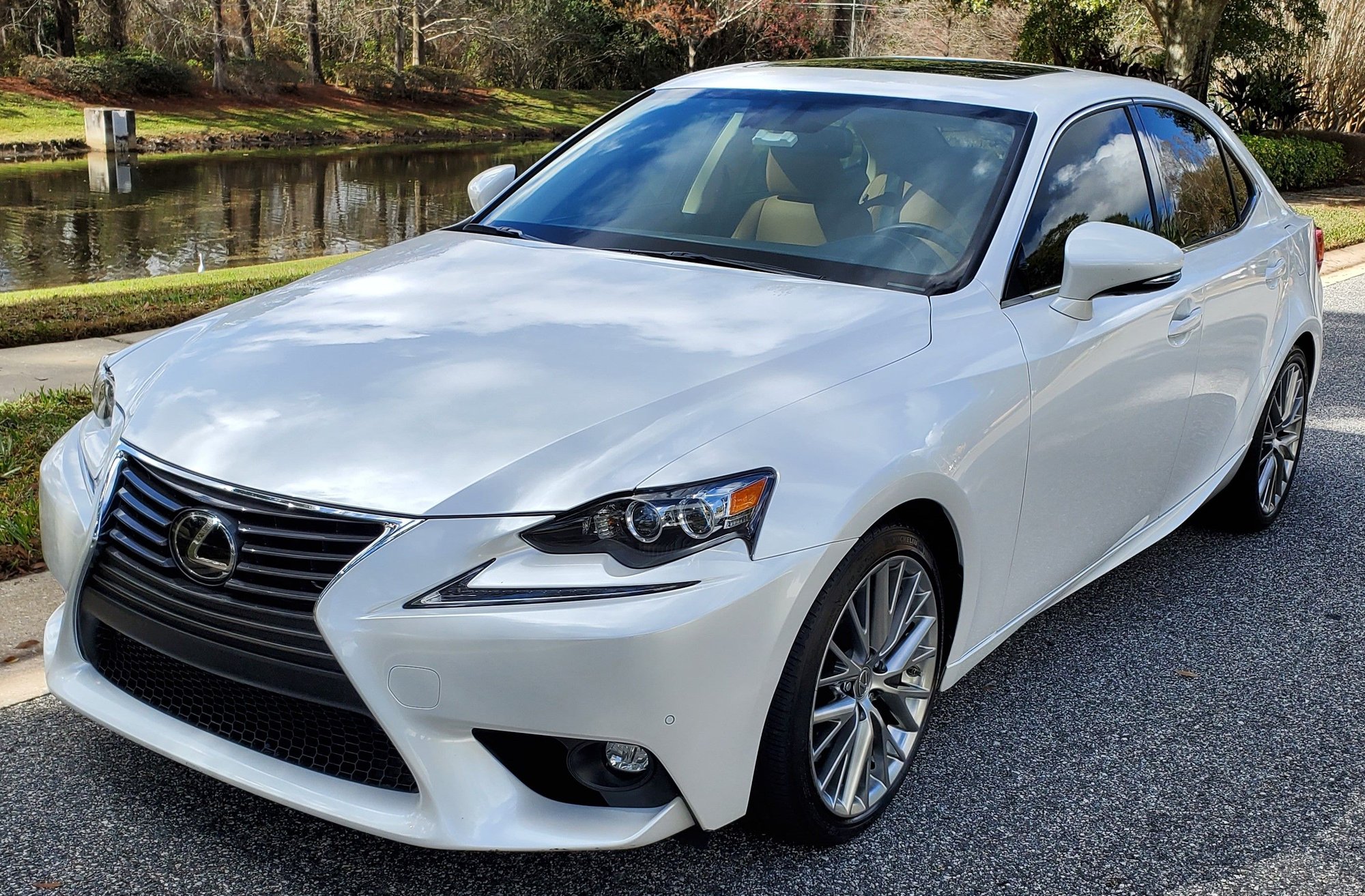 2016 Lexus IS200t - 2016 Lexus IS200T non-F-Sport - Used - VIN JTHBA1D28G5018006 - 28,200 Miles - 4 cyl - 2WD - Automatic - Sedan - White - Orlando, FL 32801, United States