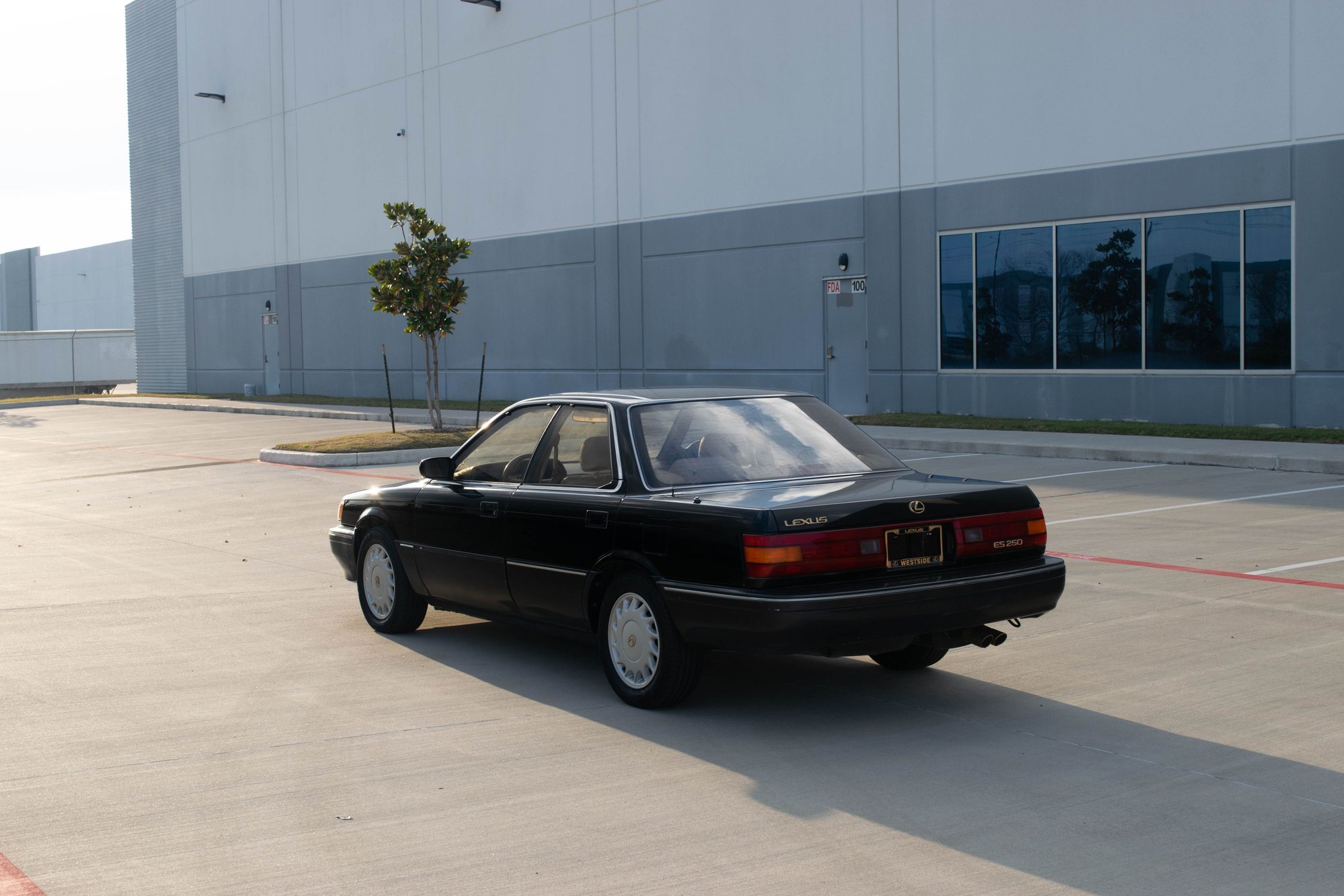 1991 Lexus ES250 - 1991 Lexus ES250 - 33k Miles - One Owner - Used - VIN JT8VV22T2M0148603 - 6 cyl - 2WD - Automatic - Sedan - Black - Houston, TX 77489, United States