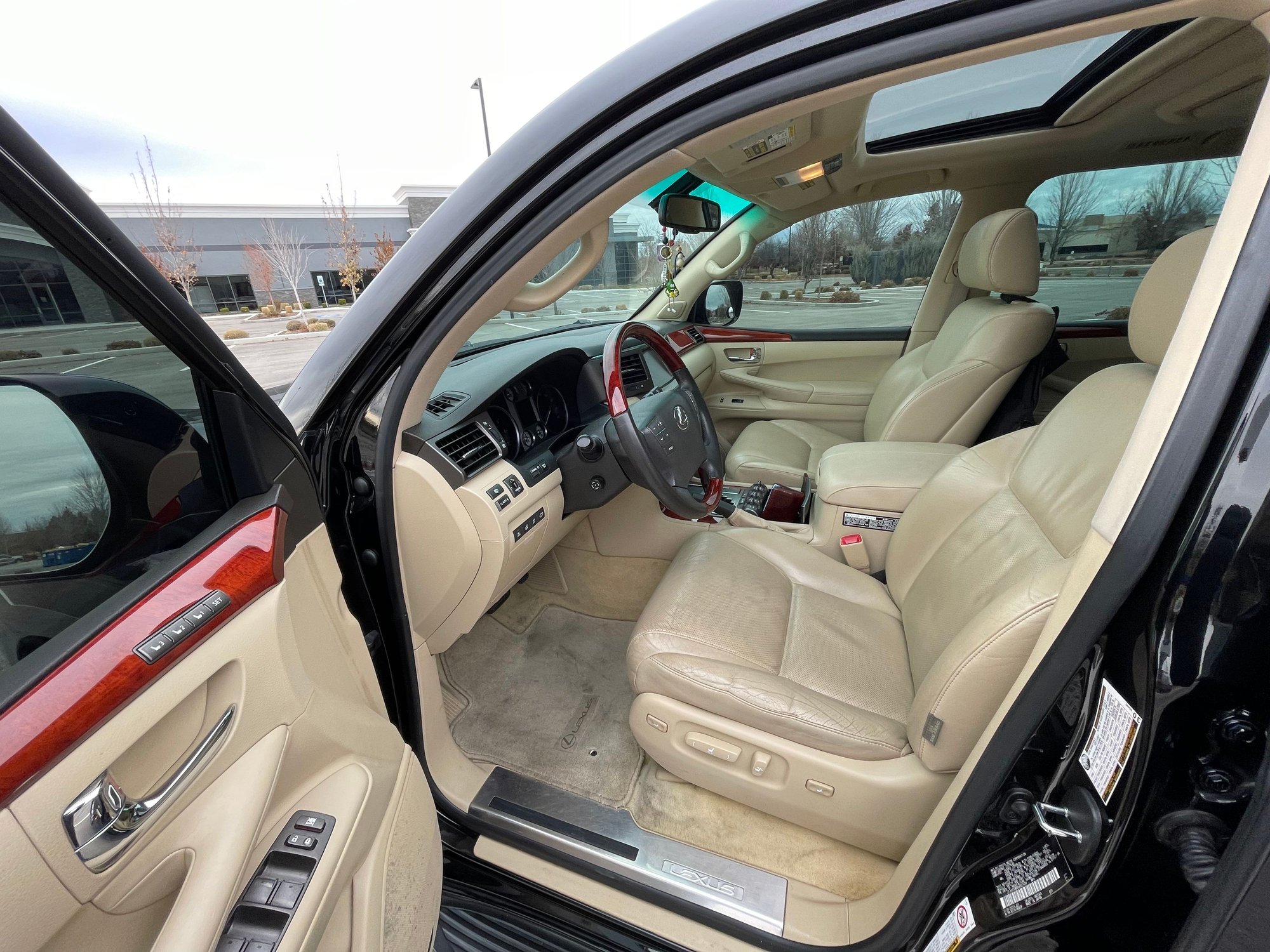 2008 Lexus LX570 - 2008 LX570 - 74k miles - Used - VIN JTJHY00W884007439 - 74,000 Miles - 8 cyl - 4WD - Automatic - SUV - Black - Meridian, ID 83642, United States