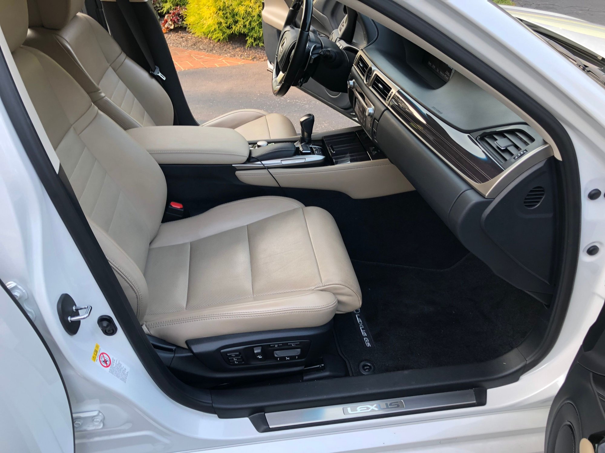2016 Lexus GS350 - 16 - Lexus GS350 - RWD - Rare Luxury Package with Lexus CPO Warranty thru 7/2023 - Used - VIN JTHBZ1BL6GA004620 - 39,137 Miles - 6 cyl - 2WD - Automatic - Sedan - White - West Chester, PA 19382, United States